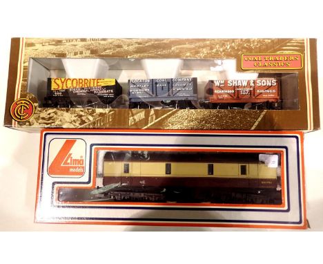 Bachmann 33-033 Yorkshire Coal Traders three wagon set and Lima full parcels, maroon/cream. P&amp;P Group 1 (£14+VAT for the 