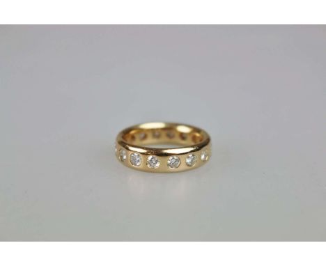Eternity-/ Memoire-Ring mit Diamantbesatz, 750er Gelbgold (säuregeprüft), Schiene ringsum gefasst mit 16 Diamanten, zus. ca. 