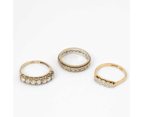 An early 20th Century diamond five stone ring, stamped '18ct' and 'plat', ring size M, gross weight approximately 2.4g, a 9ct