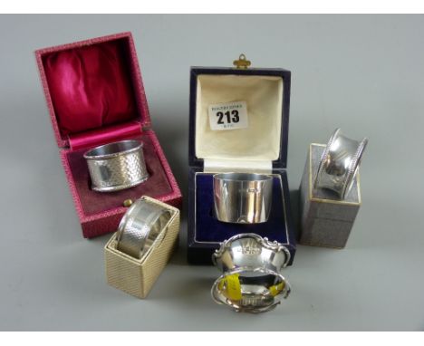 Four boxed silver napkin rings, all Birmingham assay and an unboxed silver napkin ring, Chester 1907, total approximately 3 o