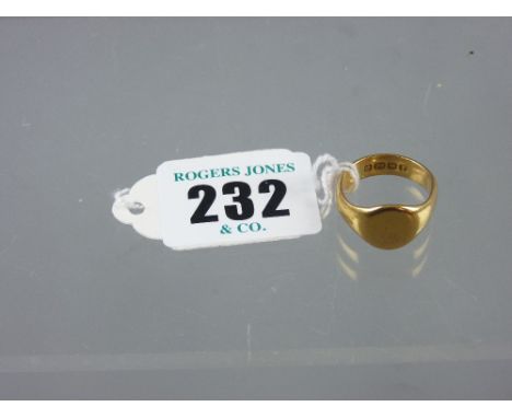 A twenty two carat gold signet ring, 8.7 grms