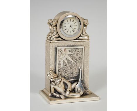 OTTAVIANI table clock in sterling silver. Second half of the twentieth century. Representing a harlequin following classical 