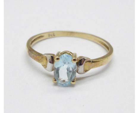 A 9ct gold and blue stone ring, 1g, L 