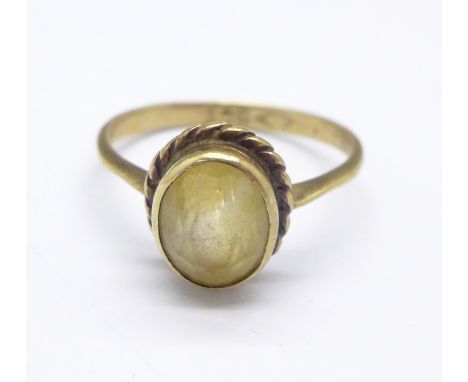 A 9ct gold and citrine ring, 2.1g, N 