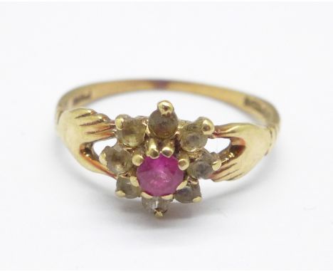 A 9ct gold cluster ring, 2g, N 