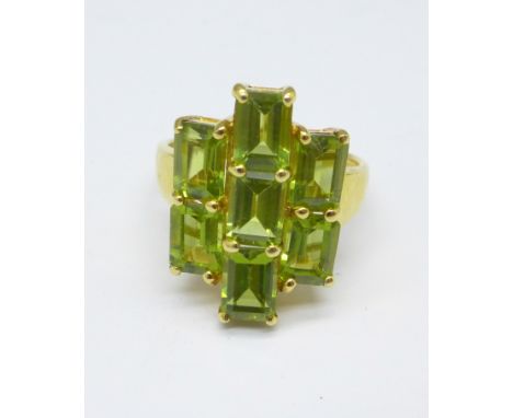 A silver gilt, peridot cluster ring, T 