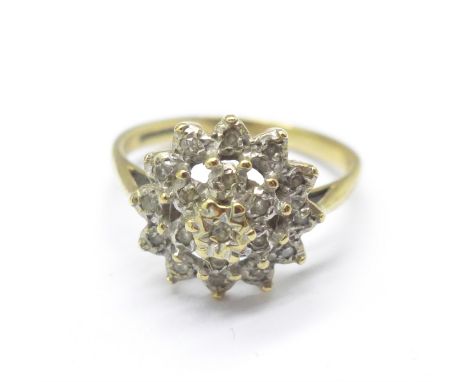 A 9ct gold, diamond cluster ring, 2g, L 