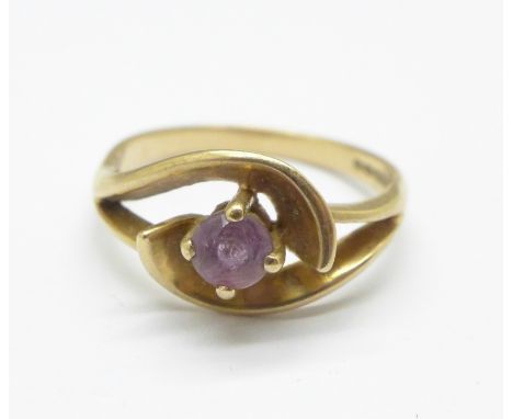 A 9ct gold and amethyst ring, 2.7g, P 