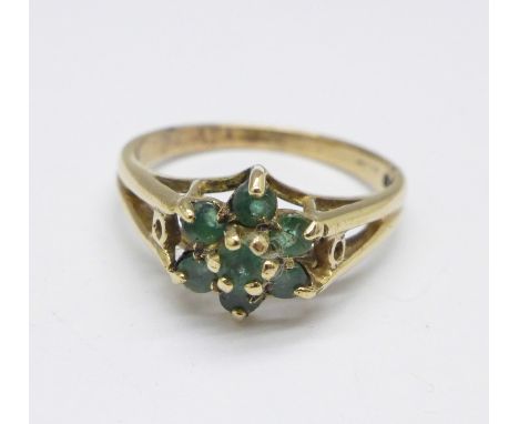 A 9ct gold, emerald cluster ring, 2.5g, O 