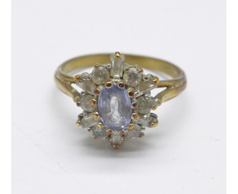 A 9ct gold cluster ring, 3g, P 