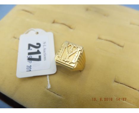 A gentleman's yellow metal marked 22k ring size S, weight 17 grams