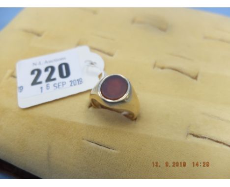 An 18ct yellow gold gentleman's carnelian ring weight 11 grams (approx)