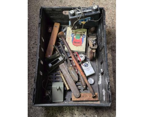 CRATE WITH RECORD NO.4 SMOOTHING PLANE, A VINTAGE CAR RADIO & MISC HAND TOOLS