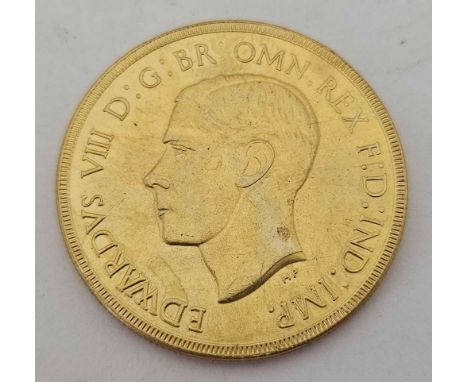 A MODEL EDWARD VIII 5 SOVEREIGN COIN DATED 1937 