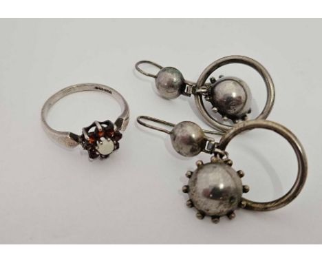 A PAIR OF VICTORIAN STYLE SILVER EAR PENDANTS & AN OPAL & GARNET RING 