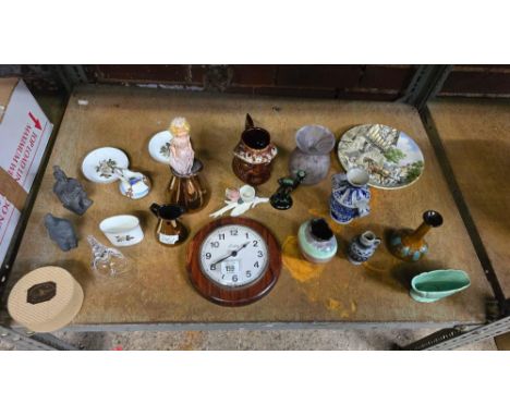 SHELF OF VARIOUS SMALL VASES, WALL CLOCK & OTHER CHINAWARE