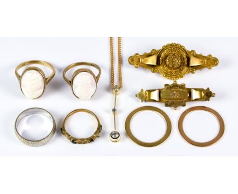 A Mixed Lot of 9ct Gold, comprising - baroque style memento brooch, and another similar, a gem set pendant on fine chain, 400