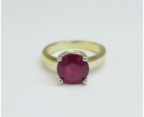 A silver gilt and ruby solitaire ring, N 