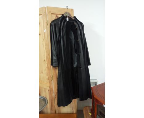 LADIES BLACK LEATHER COAT BY REWARD LONDON (S)