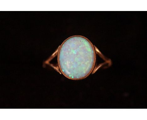 9ct Gold large opal ring