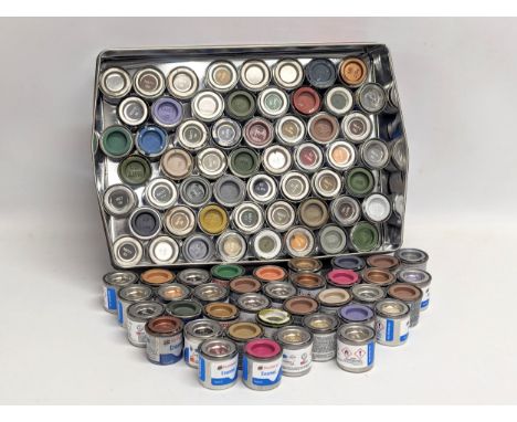 A quantity of Humbrol Enamel modellers paints 