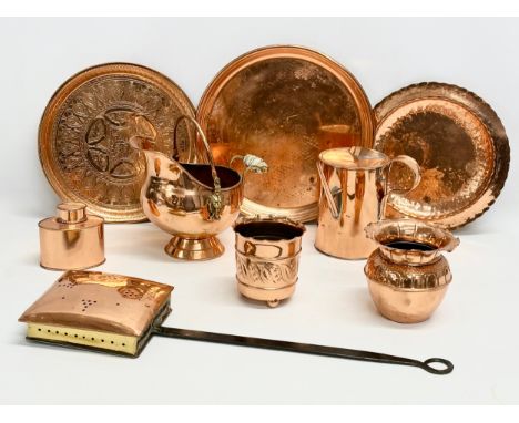 A selection of vintage copper ware. An Art Nouveau style jardiniere 13x12cm. A small Victorian style coal scuttle 23x18cm. A 