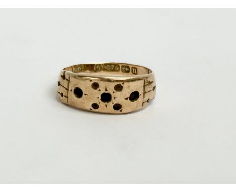 A late 19th century Nathan Brothers 9ct gold ring. 1.29 grams. Size J. 