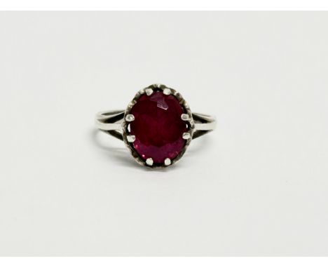 A vintage 1970’s silver and gemstone ring. Size M. 