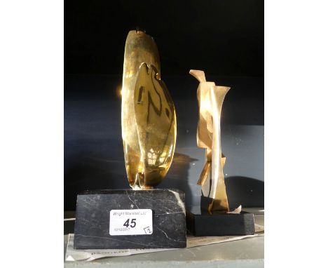 A modern Thai abstract sculpture produced by Somchai Hattakitkosol with certificate no 31/1000, together with a 20th Century 