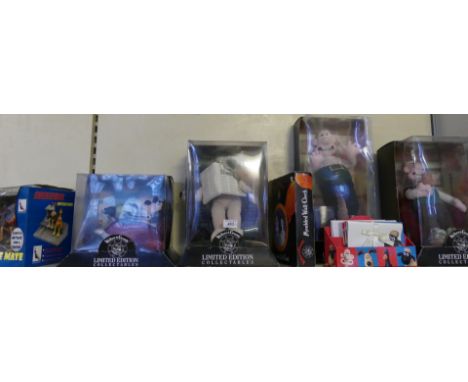 A collection of boxed Wallace & Grommit collectables to include talking radio alarm clock, Grommit flying a plane, Grommit re