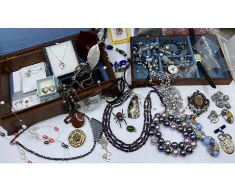 A collection of silver, hardstone and costume jewellery to include a sterling silver nursing badges, a silver brooch, silver 