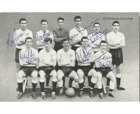 Tottenham Hotspur. Issued by DC Thomson and presented with The Victor in 1966, this superb card Star Teams of 1961 depicts To