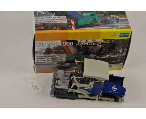 NZG MODEL 670/671 VOGELE SUPER 1900- TRACKED PAVER KIBAG SCALE 1:50 BROKEN TRACK WITH BOX