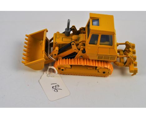 NZG MODEL CAT 955 BUCKET LOADER SCALE 1:50 FC TRACKS GLUED IN PLACE