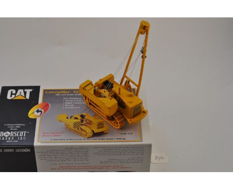 GESCHA CATERPILLAR 594 PIPELAYER SCALE 1:50 WITH NORSCOTT CAT 593 BOX FC