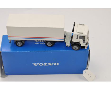 CONRAD MODEL 4521 VOLVO FS7 INTER COOLER SEMI TRAILER WITH CONTAINER SCALE 1:50 GC WITH BOX