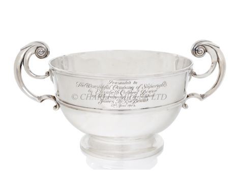 A PRESENTATION IRISH SILVER ROSE BOWL, 1894with presentation inscription above girdle Presented to / The Worshipful Company o