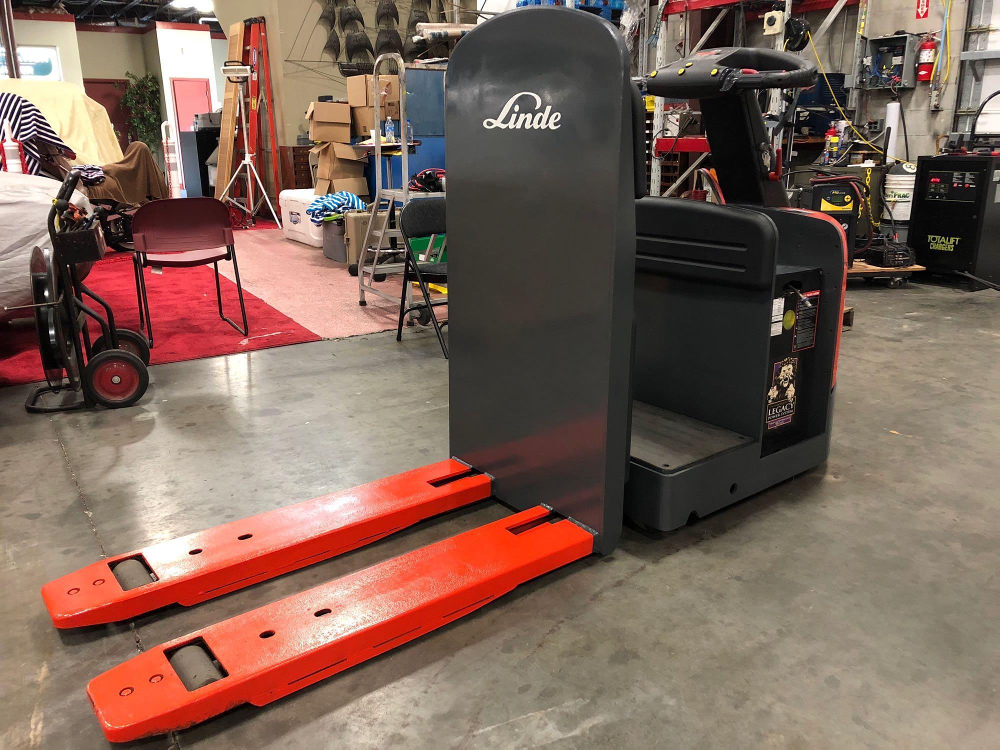 LINDE ELECTRIC PALLET JACK MODEL ECR60, 6,000 LB CAPACITY, RUNS