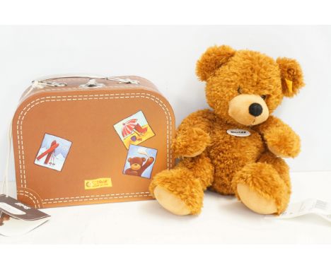 Steiff teddy bear Hannes with original labels &amp; suitcase 