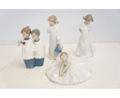 4 Nao figures 