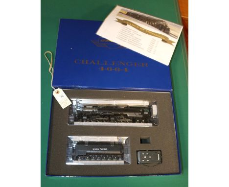An HO Gauge Athearn Genesis (G9122) Union Pacific Railroad Challenger 4-6-6-4 tender locomotive, 3985, in black livery as pre