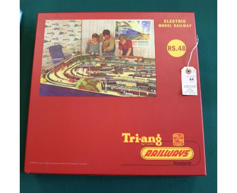 A new Hornby Hobbies reissue. Tri-ang Railways 'The Victorian' Electric Model Railway set RS.48. Comprising a  4-2-2 Lord of 
