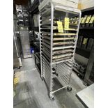 Chariot à patisserie sur roues