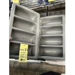 LOT: (2) bacs pour ustensiles