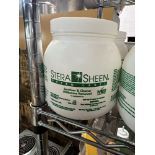 LOT: (4) STERA SHEEN Cleaner