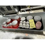 LOT: (25+) Tasses & Bols variées, avec (2) cabarets