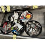 LOT: (5) Cabarets avec items varies