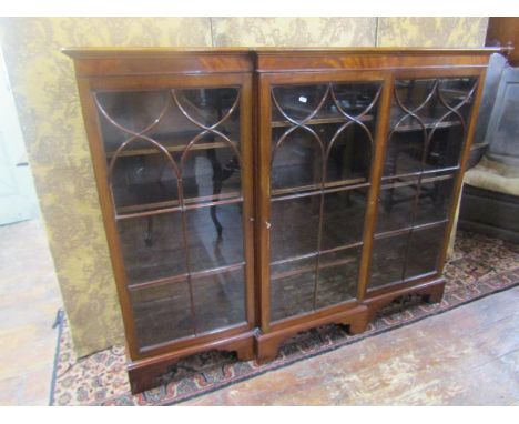 Georgian style mahogany breakfront display cabinet with astragal glazed panelled doors and bracket supports, 155cm wide 