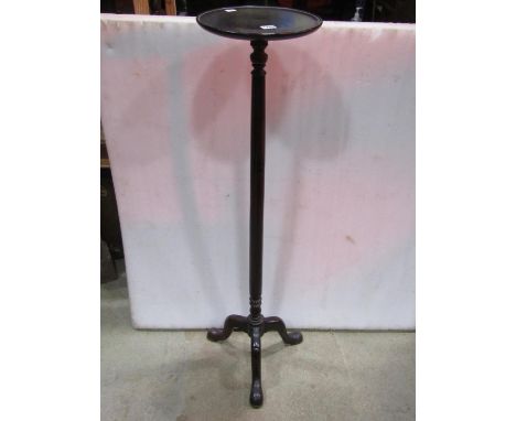 A Georgians tyle mahogany torchere with circular tray top raised on a simple turned column and shaped tripod, 124 cm high, th