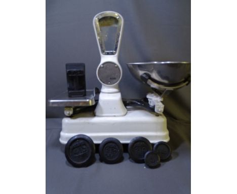 SET OF AVERY SHOP SCALES with a quantity of Avery weights